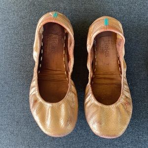 Preowned flawed Tieks size 7 rose gold glam